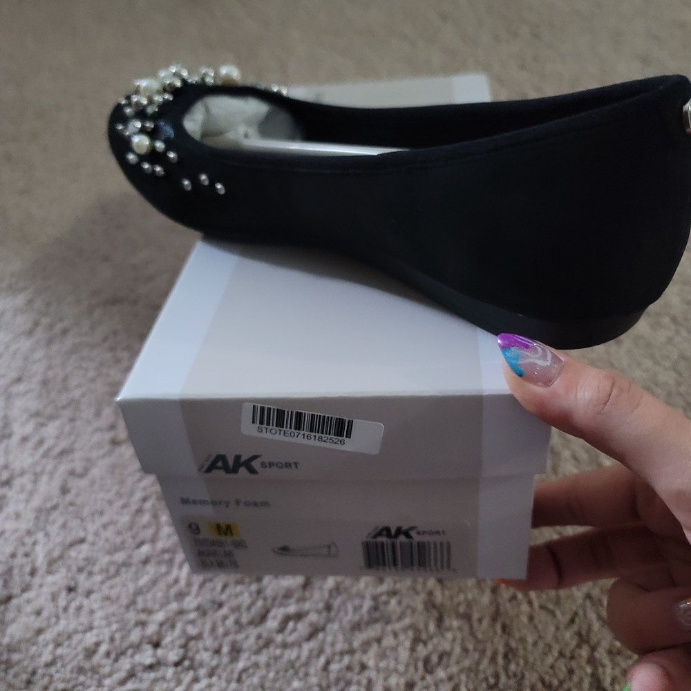 Anne Klein support flats